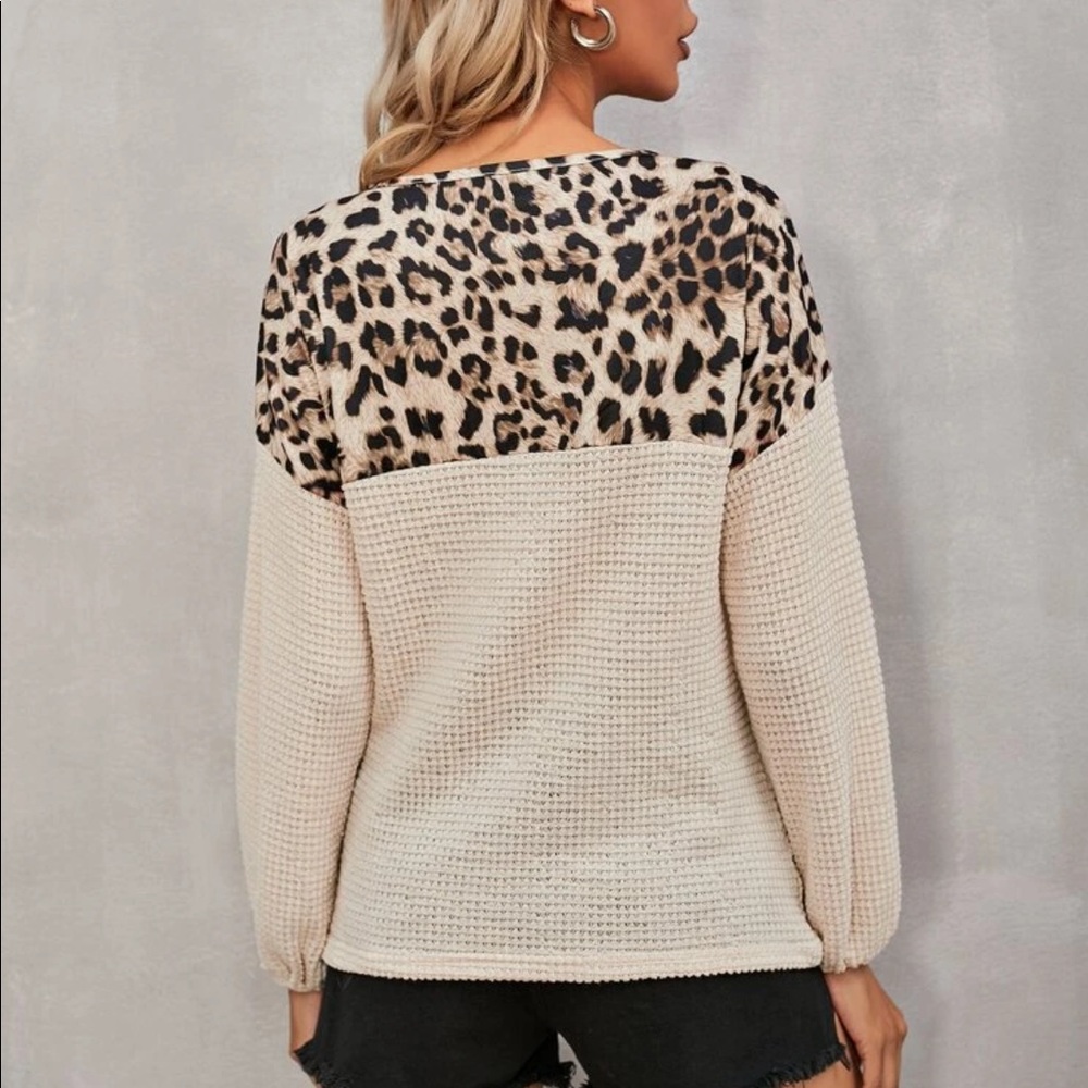 Leopard print waffle knit tee - Picture 2 of 8